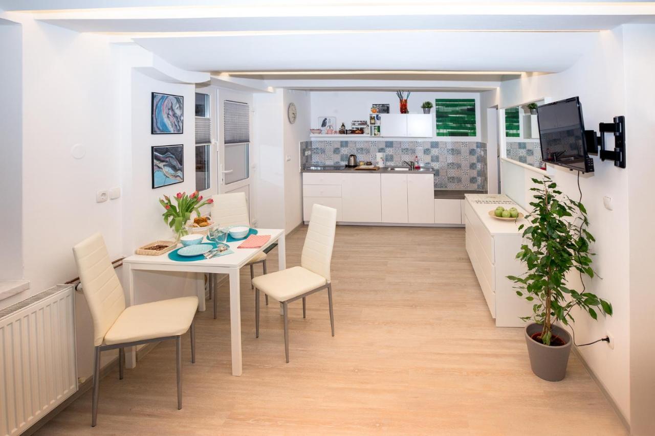 Big Yard Apartment Любляна Стая снимка